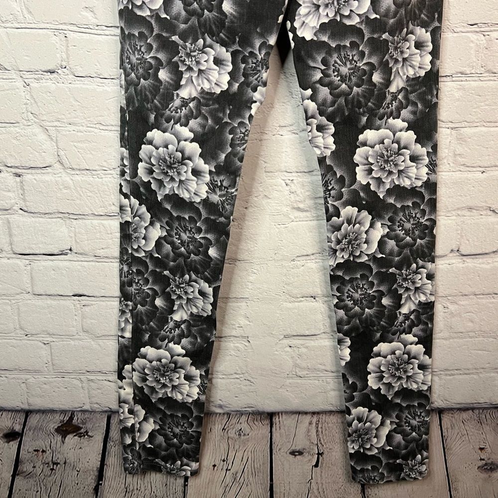 Aeropostale Grey Black Floral Lola‎ Jegging Skinny Jean size 2R Stretch Low Rise - Picture 7 of 9